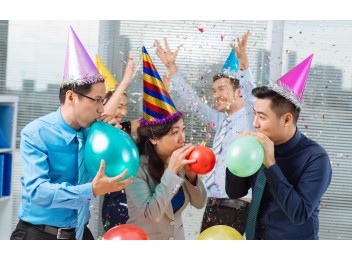 Nghệ thuật chọn và tặng quà Tết tây cho sếp